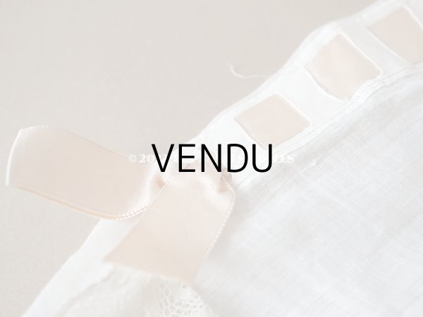 画像11: 1900年代 アンティーク ペチコート 王冠紋章の刺繍入り ピンクのリボン＆手編みのヴァランシエンヌレース  (11)