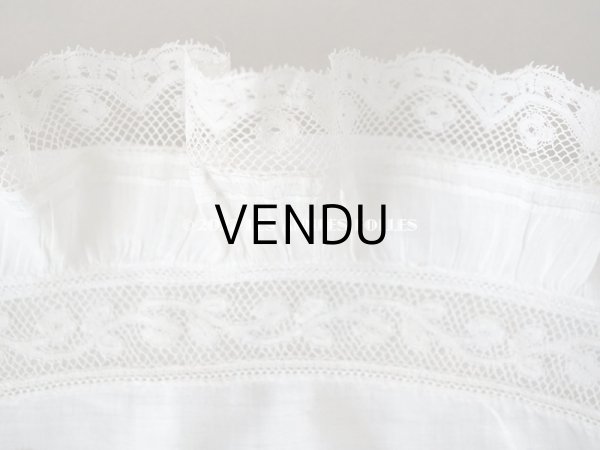 画像3: 19世紀末 アンティーク  王冠紋章＆イニシャル刺繍入り　小さなピローケース 手編みのヴァランシエンヌレース (3)