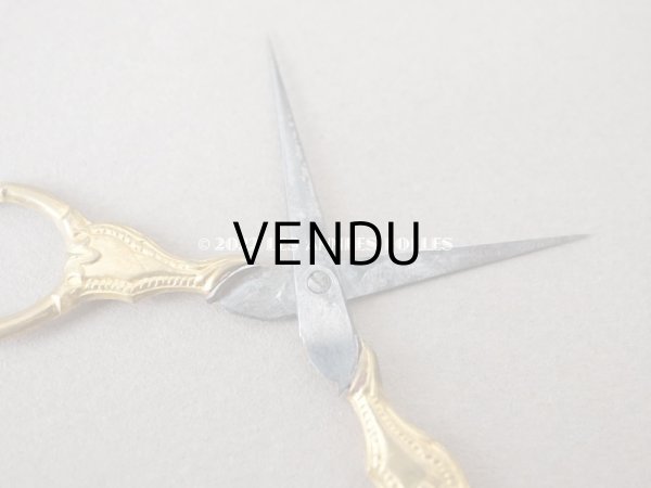 画像12: 19世紀末 アンティーク 小さなソーイングセット 薔薇＆ロカイユ装飾  裁縫道具　POMPONNE (12)