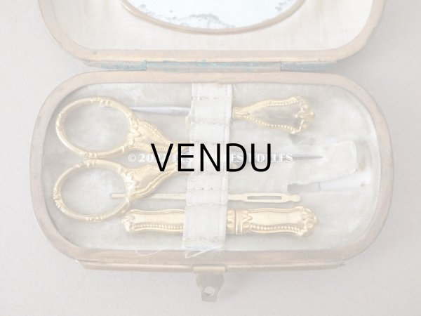 画像3: 19世紀末 アンティーク 小さなソーイングセット 薔薇＆ロカイユ装飾  裁縫道具　POMPONNE (3)