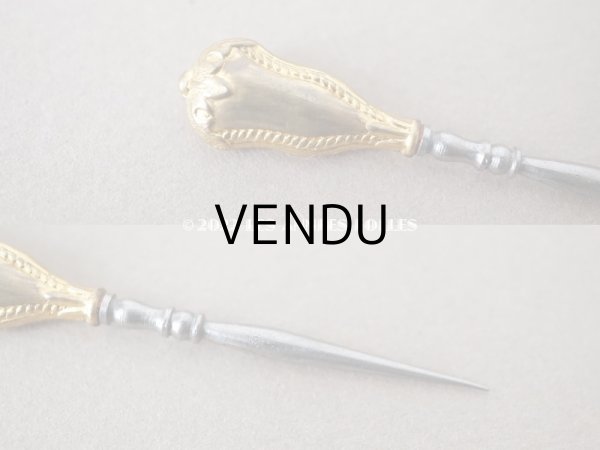 画像7: 19世紀末 アンティーク 小さなソーイングセット 薔薇＆ロカイユ装飾  裁縫道具　POMPONNE (7)