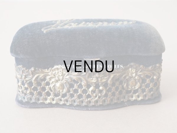 画像4: 1900年代 アンティーク ピンクッション付 エパングルケース ロカイユ装飾 　HAIRPIN (4)