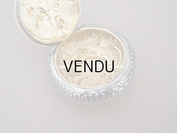 画像8: アンティーク シルバー製 シクラメンのパウダーケース (8)