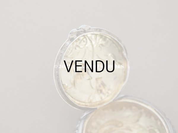 画像7: アンティーク シルバー製 シクラメンのパウダーケース (7)