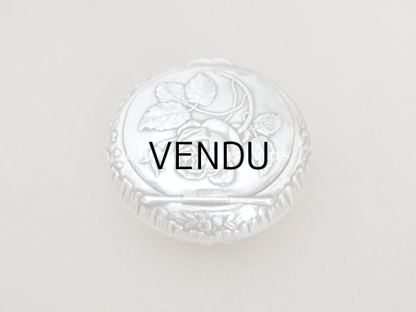 画像4: アンティーク シルバー製　薔薇のパウダーケース (4)