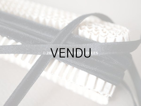 画像6: 19世紀末 アンティーク シルク製 極細 ベルベットリボン 黒 ダブルフェイス 5mm幅 4.8m (6)