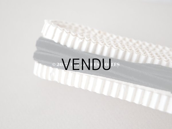 画像4: 19世紀末 アンティーク シルク製 極細 ベルベットリボン 黒 ダブルフェイス 5mm幅 4.8m (4)