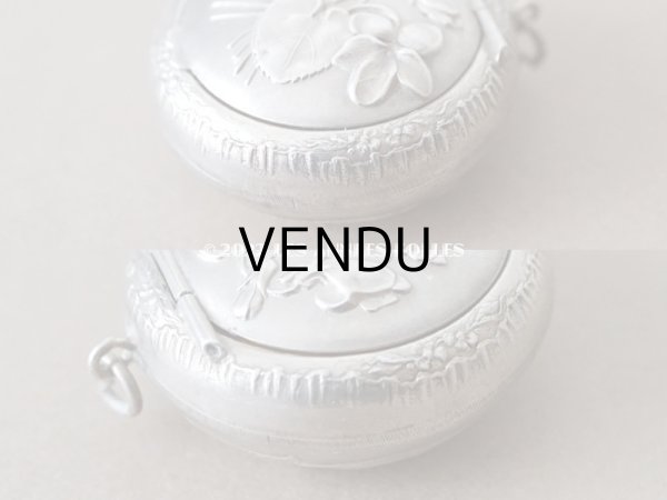 画像8: アンティーク シルバー製 菫のパウダーケース ミラー付き シャトレーヌ用 (8)