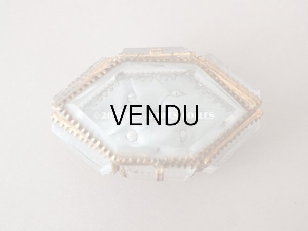 画像8: 19世紀末 アンティーク ジュエリーボックス 6角形　グレイッシュブルーのシルク製クッション (8)