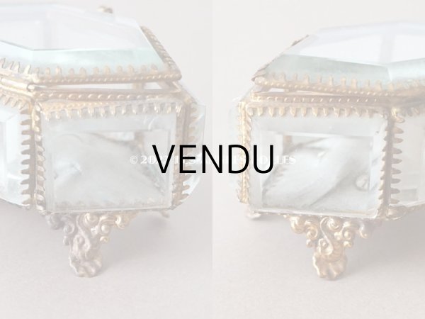 画像5: 19世紀末 アンティーク ジュエリーボックス 6角形　グレイッシュブルーのシルク製クッション (5)