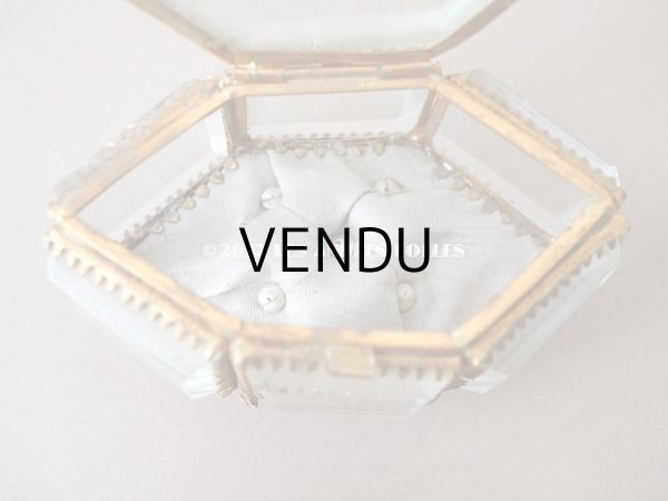 画像13: 19世紀末 アンティーク ジュエリーボックス 6角形　グレイッシュブルーのシルク製クッション (13)