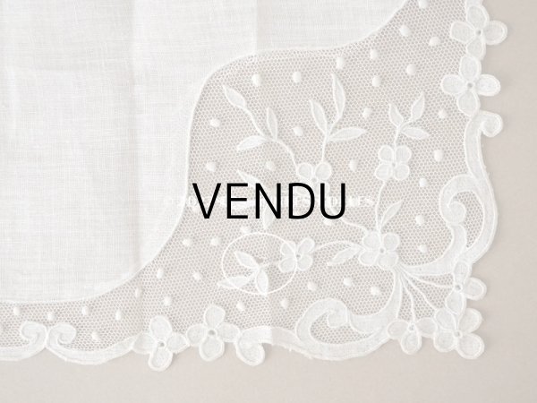 画像9: アンティーク  ハンカチ イニシャル＆花模様＆ドットの刺繍入り　 (9)