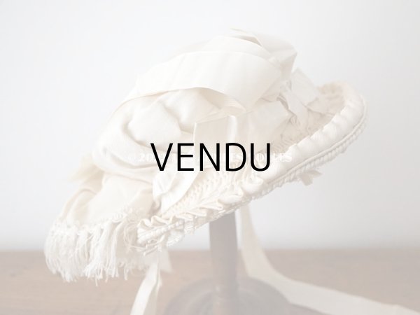 画像4: 19世紀末 アンティーク 小さな女の子用 帽子 オフホワイト 大きなリボン&フリンジ (4)