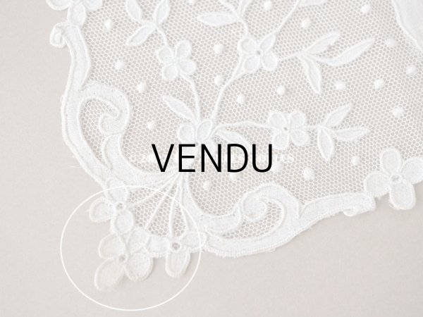 画像6: アンティーク  ハンカチ イニシャル＆花模様＆ドットの刺繍入り　 (6)