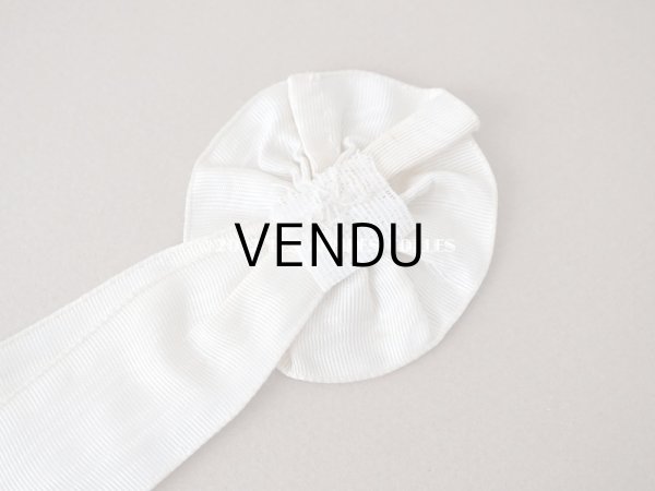 画像7: 1900年代 アンティーク 小さな胸章 シルク製 オフホワイト ドール用  (7)