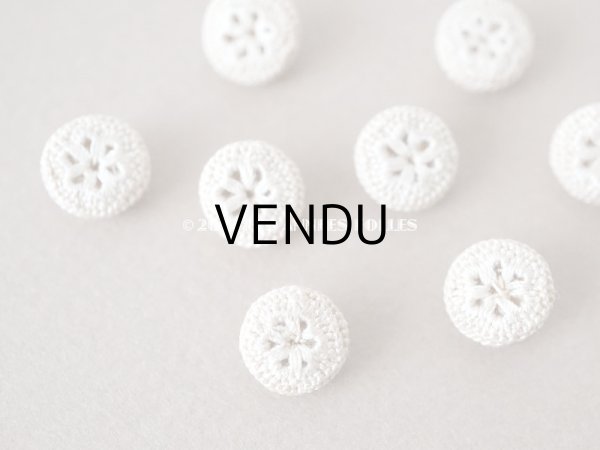 画像4: 19世紀末 アンティーク ウェディングドレスのボタン くるみボタン 10mm 8ピースのセット  (4)