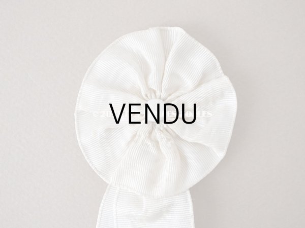 画像4: 1900年代 アンティーク 小さな胸章 シルク製 オフホワイト ドール用  (4)