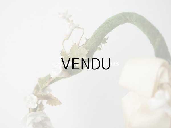 画像11: 【12周年セール対象外】1900年頃 アンティーク  グローブ・ド・マリエのパニエ型クッション  ワックスフラワーのティアラ＆ブートニア付き (11)