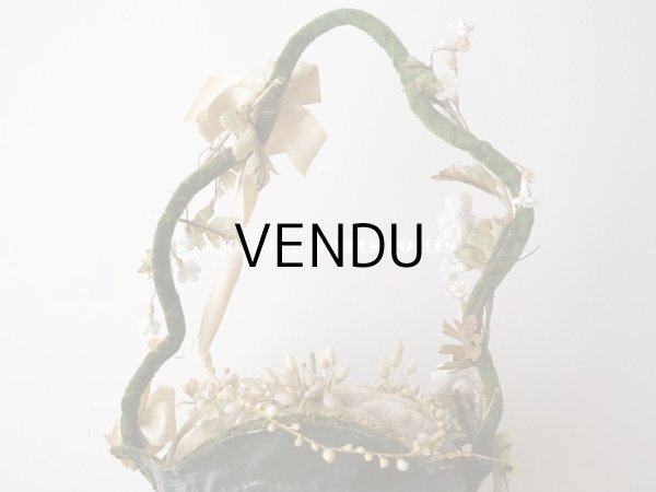 画像5: 【12周年セール対象外】1900年頃 アンティーク  グローブ・ド・マリエのパニエ型クッション  ワックスフラワーのティアラ＆ブートニア付き (5)