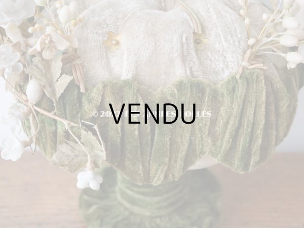 画像7: 【12周年セール対象外】1900年頃 アンティーク  グローブ・ド・マリエのパニエ型クッション  ワックスフラワーのティアラ＆ブートニア付き (7)