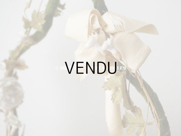 画像12: 【12周年セール対象外】1900年頃 アンティーク  グローブ・ド・マリエのパニエ型クッション  ワックスフラワーのティアラ＆ブートニア付き (12)