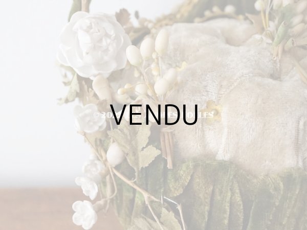 画像9: 【12周年セール対象外】1900年頃 アンティーク  グローブ・ド・マリエのパニエ型クッション  ワックスフラワーのティアラ＆ブートニア付き (9)