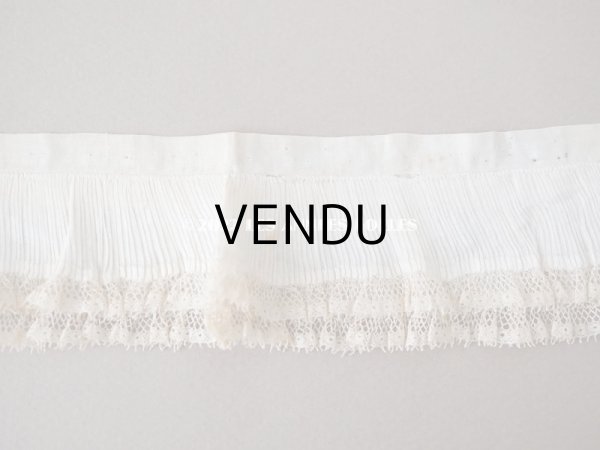 画像4: 【12周年セール対象外】アンティーク  2段　プリーツリボン 手編みのレース付き  4.7cm幅  29cm (4)