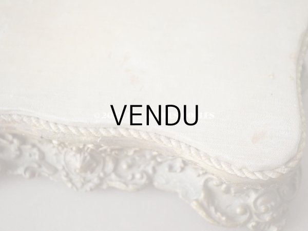 画像5: 【12周年セール対象外】19世紀末 アンティーク ロカイユ装飾の台座 ブラウンのベルベット　 (5)