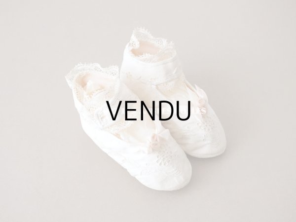 画像3: 【12周年セール対象外】1900年代 アンティーク ベビーシューズ  花模様の手刺繍入り ピンクのロココモチーフ付き (3)