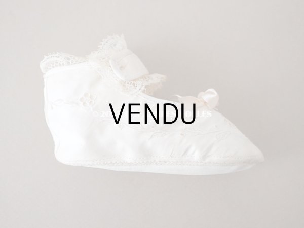 画像14: 【12周年セール対象外】1900年代 アンティーク ベビーシューズ  花模様の手刺繍入り ピンクのロココモチーフ付き (14)