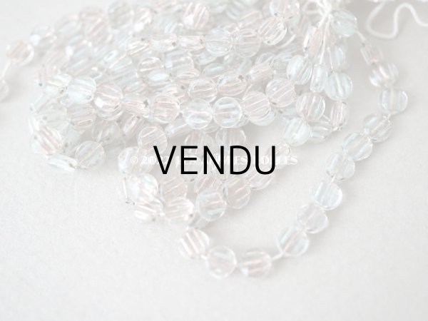 画像3: 【12周年セール対象外】アンティーク ガラスビーズ 2穴　ピンクゴールドのライン入り 淡いブルー 約90ピースのセット 4mm強 (3)