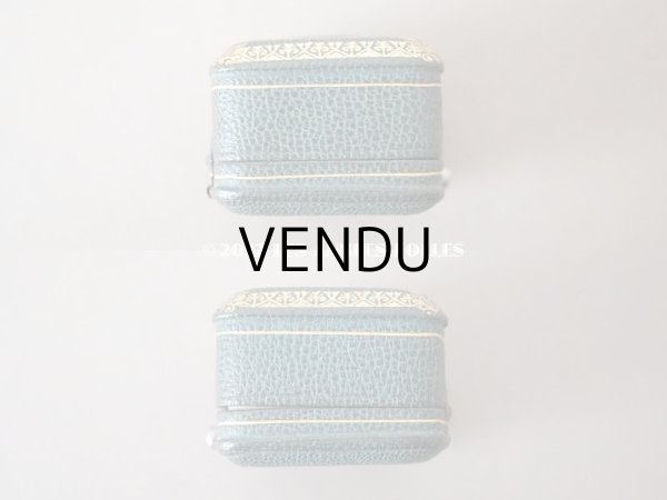 画像5: 【12周年セール対象外】19世紀末 アンティーク  本革製　ピアス用　小さなジュエリーボックス　イニシャル入り スモーキーなブルーグリーン  (5)