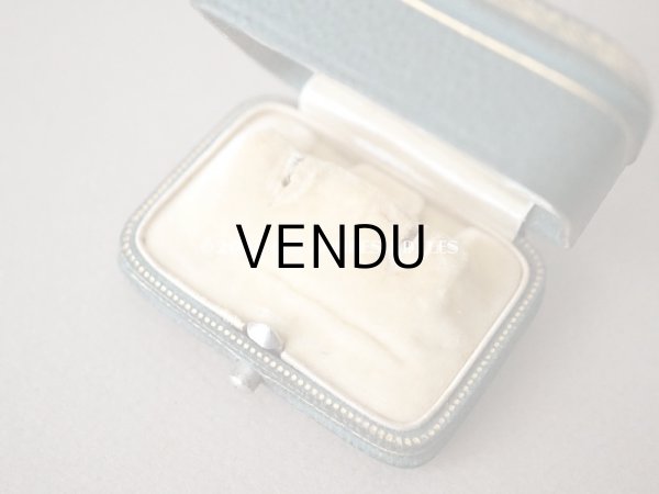 画像9: 【12周年セール対象外】19世紀末 アンティーク  本革製　ピアス用　小さなジュエリーボックス　イニシャル入り スモーキーなブルーグリーン  (9)