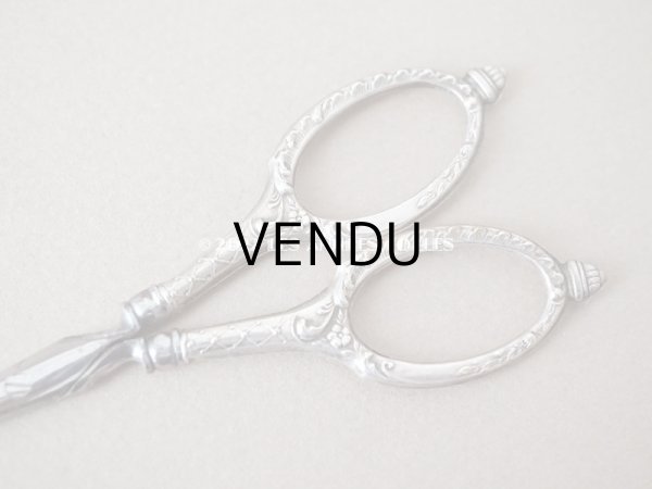 画像7: 1900年代 アンティーク 裁縫道具のセット　ロカイユ装飾 ソーイングセット  (7)