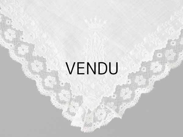画像3: 19世紀 アンティーク  結婚式のハンカチ 王冠紋章＆モノグラム刺繍入り　手編みのヴァランシエンヌレース (3)