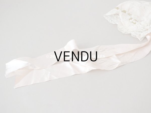 画像12: 1920年代 アンティーク  レースのボネ パウダーピンクの薔薇のロココトリム＆ピンクのシルクリボン付き  (12)