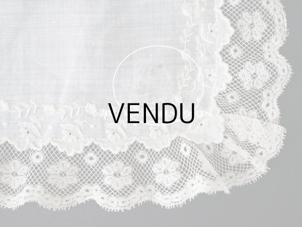 画像9: 19世紀 アンティーク  結婚式のハンカチ 王冠紋章＆モノグラム刺繍入り　手編みのヴァランシエンヌレース (9)