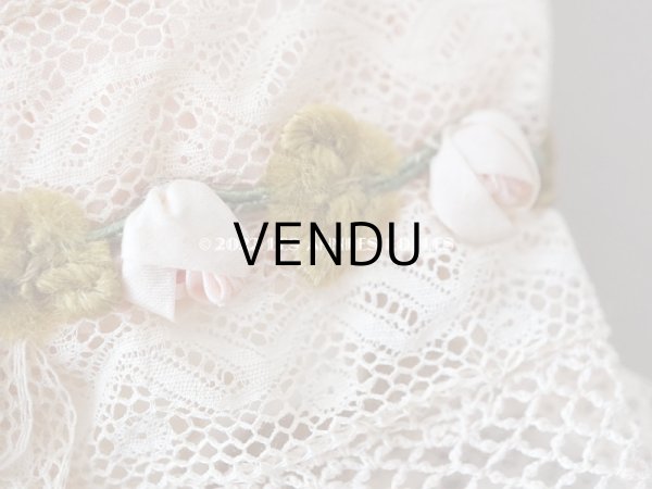 画像7: 1920年代 アンティーク  レースのボネ パウダーピンクの薔薇のロココトリム＆ピンクのシルクリボン付き  (7)