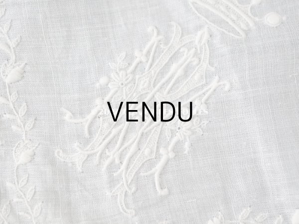 画像8: 19世紀 アンティーク  結婚式のハンカチ 王冠紋章＆モノグラム刺繍入り　手編みのヴァランシエンヌレース (8)