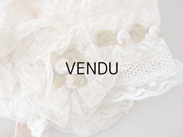 画像6: 1920年代 アンティーク  レースのボネ パウダーピンクの薔薇のロココトリム＆ピンクのシルクリボン付き  (6)