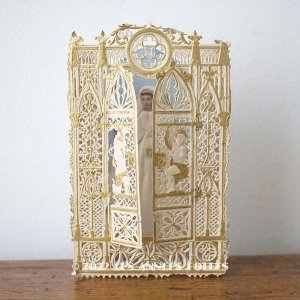 画像: ＊蚤の市＊ 1882年 アンティーク  初聖体の立体カニヴェ  ポップアップ クロモ 扉付き