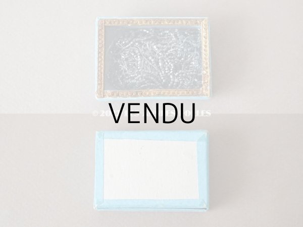 画像3: アンティーク ガラスの蓋の紙箱 ビーズ入り ブルー (3)