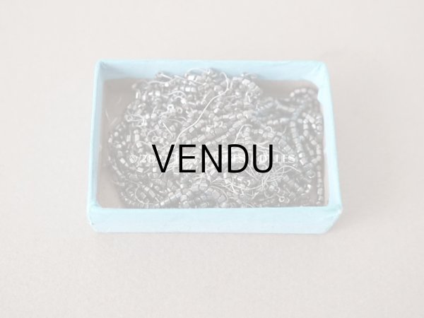 画像8: アンティーク ガラスの蓋の紙箱 ビーズ入り ブルー (8)