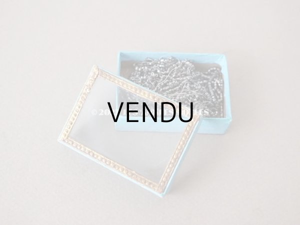 画像6: アンティーク ガラスの蓋の紙箱 ビーズ入り ブルー (6)