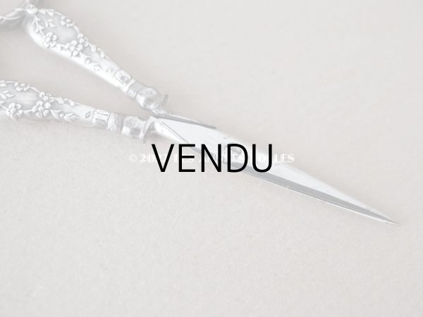 画像4: 1900年代 アンティーク シルバー製 リボン＆薔薇のガーランド ソーイングセット 裁縫道具 (4)