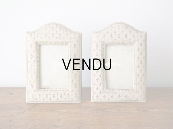 画像12: アンティーク 本革製 フォトフレーム  百合の紋章 (12)