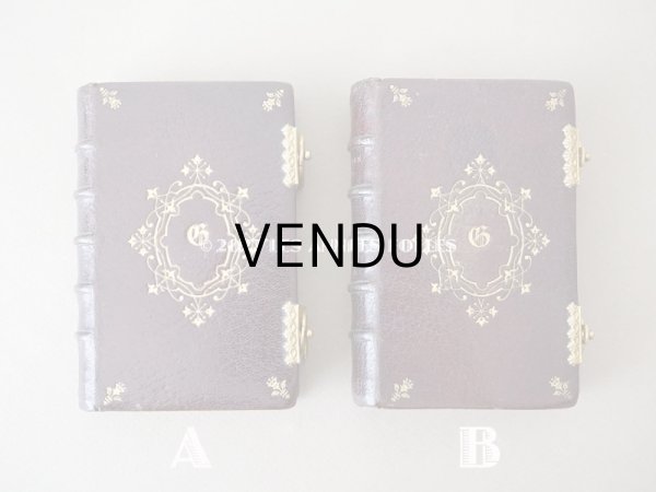 画像2: 1873年 アンティーク 小さなミサ典書 ゴールドの装飾　 (2)