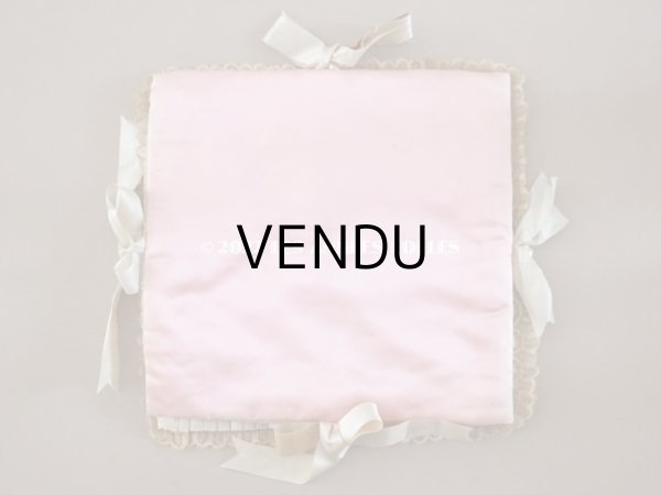 画像4: アンティーク シルク製 ハンキーケース モノグラム刺繍入り　レースの縁取り ハンカチ用ポシェット (4)