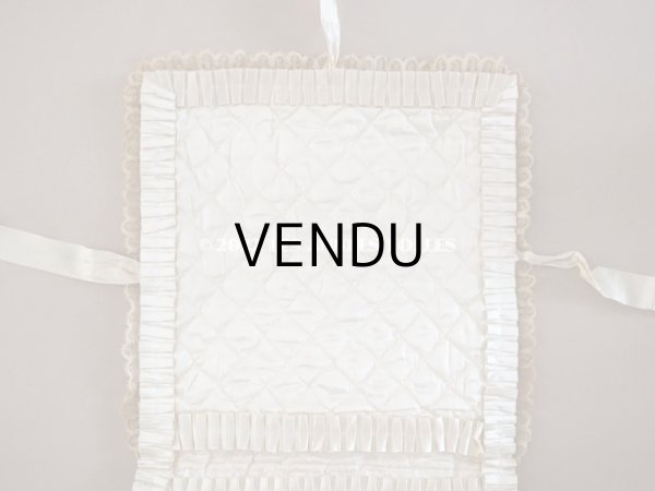 画像9: アンティーク シルク製 ハンキーケース モノグラム刺繍入り　レースの縁取り ハンカチ用ポシェット (9)