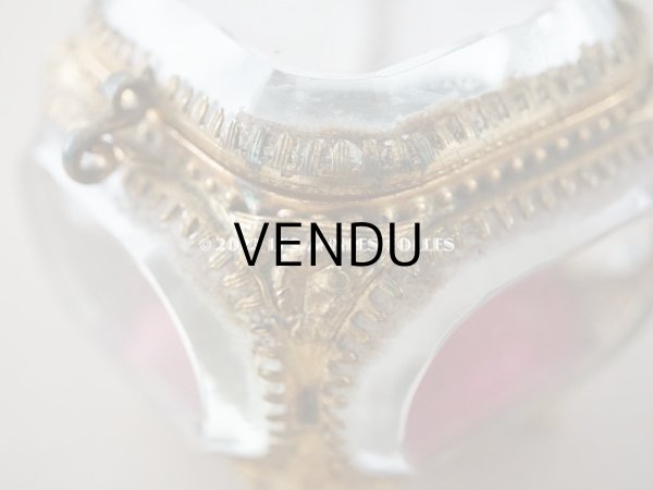 画像8: 19世紀末 アンティーク ジュエリーボックス 　ワインレッドのシルク製クッション　ロカイユ装飾の脚 (8)